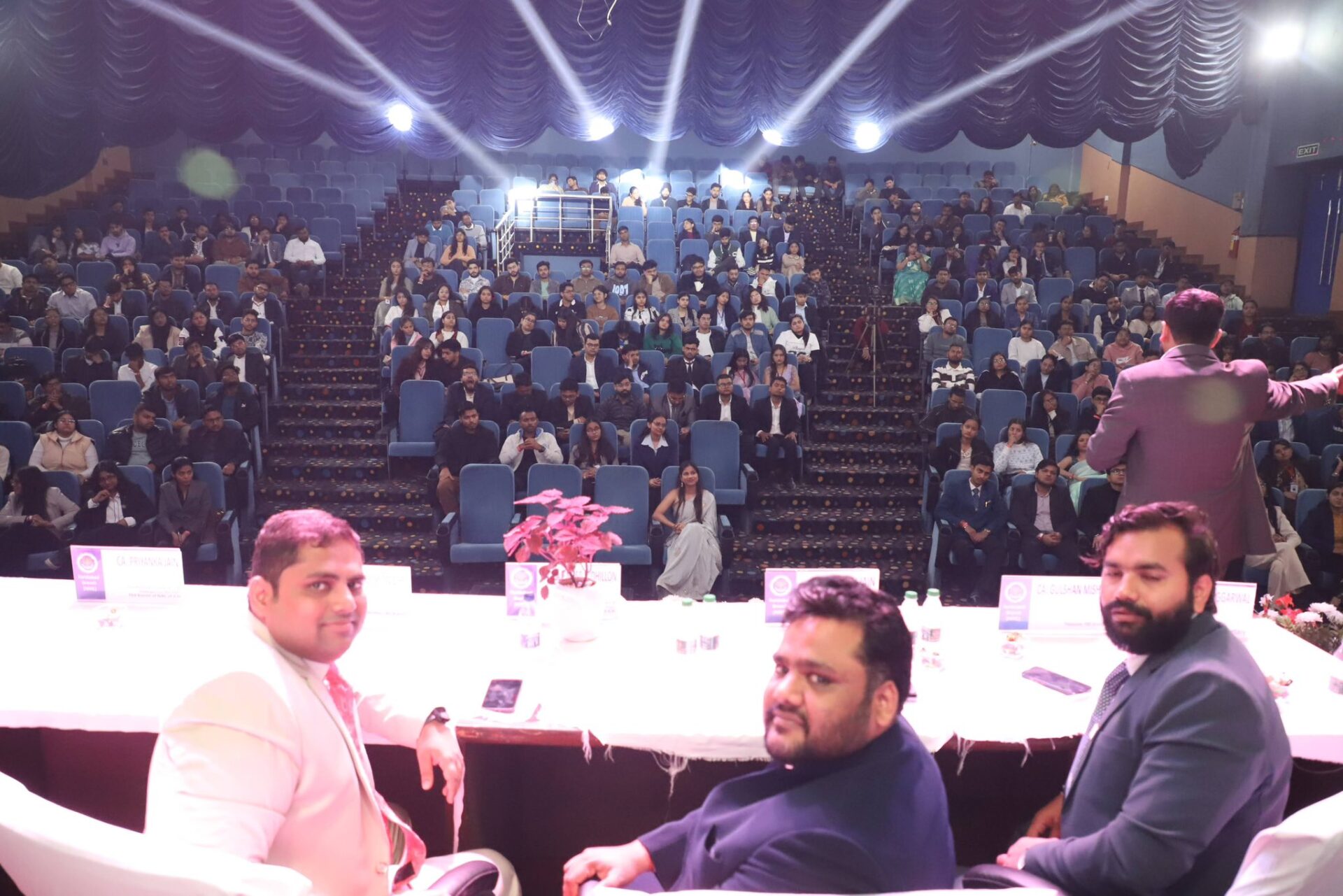 598499257_25515832824716508_4444604315651292185_n